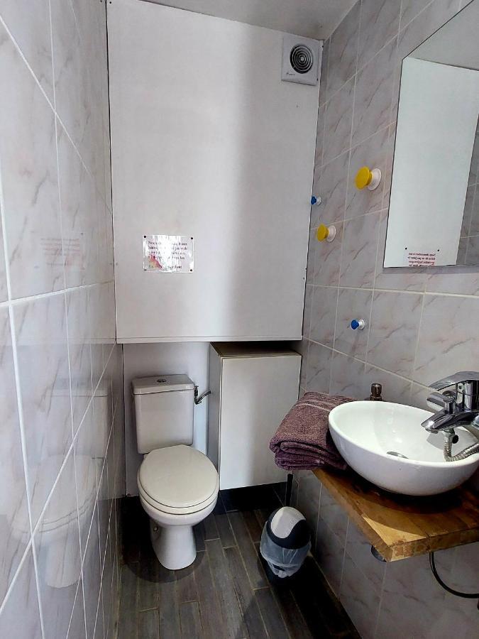 Les Belles Terrasses Dieppe ,3 Appartements , Le Vegetal De 1 A 8 Personnes , Le Tropical De 1 A 6 Personnes , Le Floral Avec Terrasse De 1 A 3 Personnes , Quartier Calme Au Stationnement Gratuit A Cote De L'Avenue Verte المظهر الخارجي الصورة