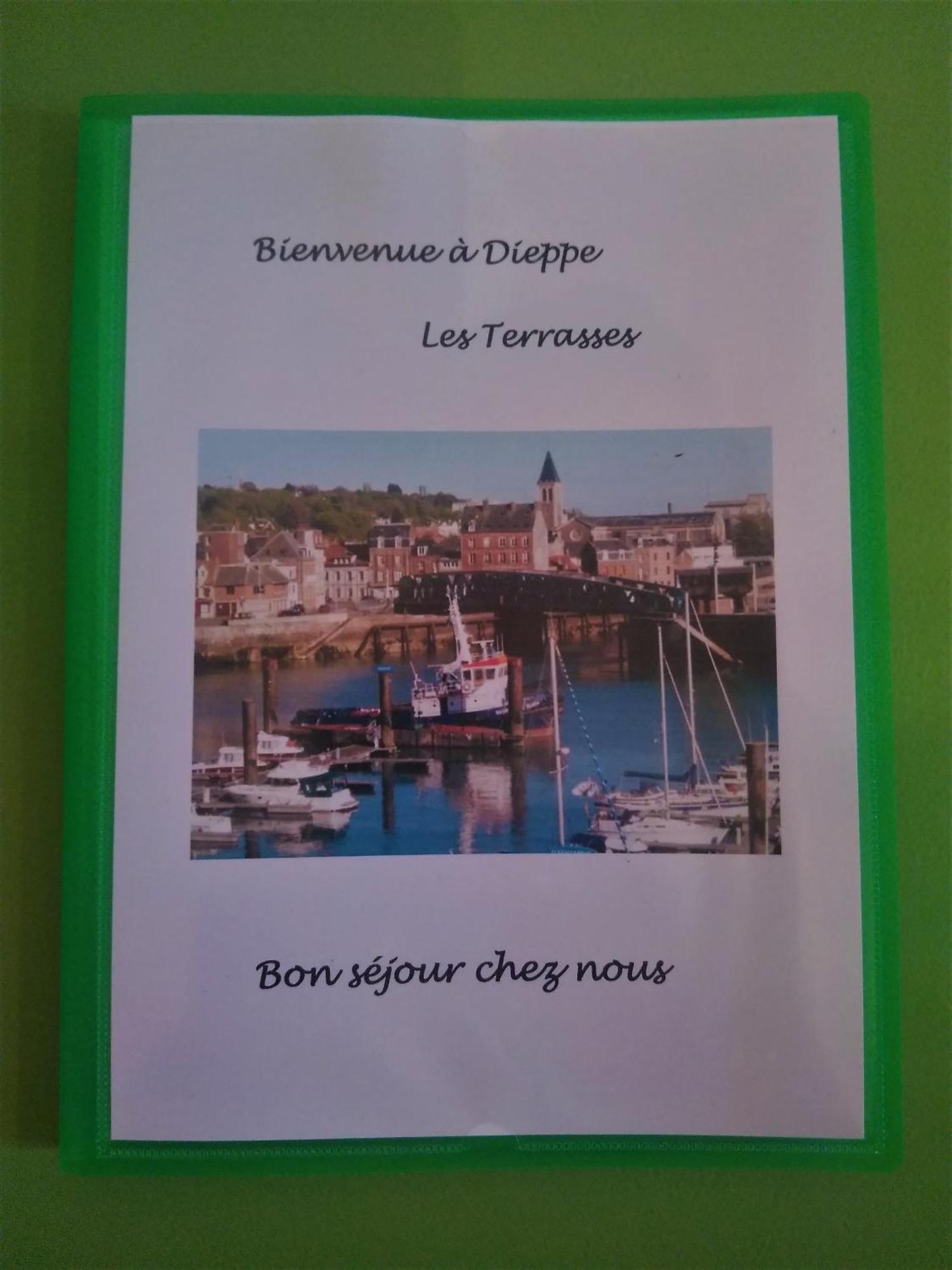 Les Belles Terrasses Dieppe ,3 Appartements , Le Vegetal De 1 A 8 Personnes , Le Tropical De 1 A 6 Personnes , Le Floral Avec Terrasse De 1 A 3 Personnes , Quartier Calme Au Stationnement Gratuit A Cote De L'Avenue Verte المظهر الخارجي الصورة