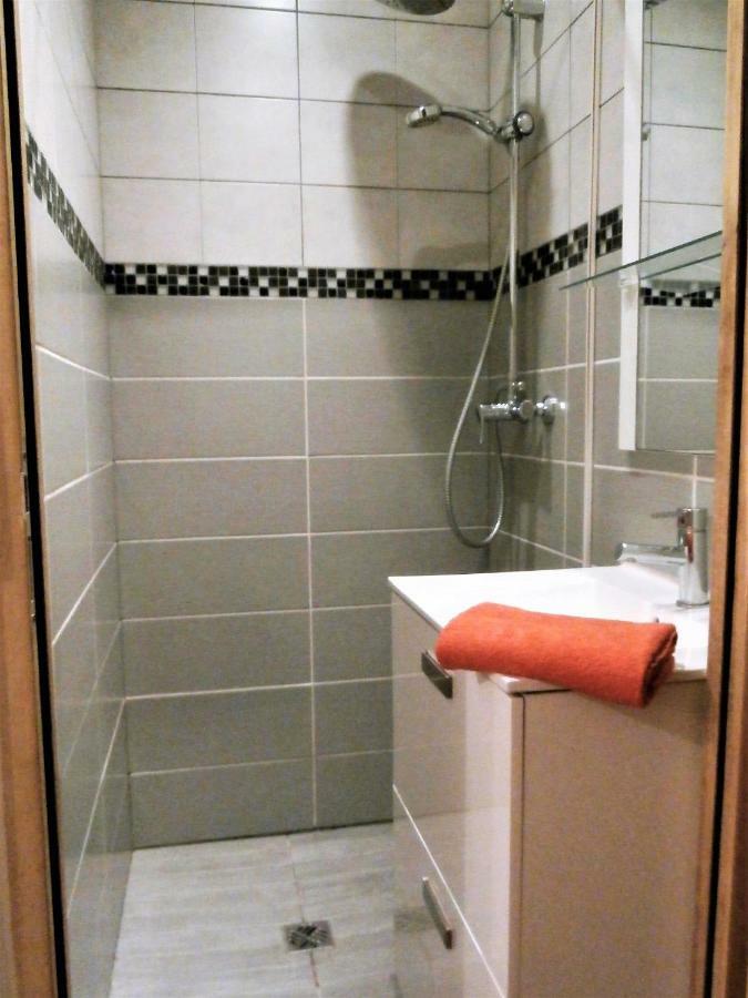 Les Belles Terrasses Dieppe ,3 Appartements , Le Vegetal De 1 A 8 Personnes , Le Tropical De 1 A 6 Personnes , Le Floral Avec Terrasse De 1 A 3 Personnes , Quartier Calme Au Stationnement Gratuit A Cote De L'Avenue Verte المظهر الخارجي الصورة